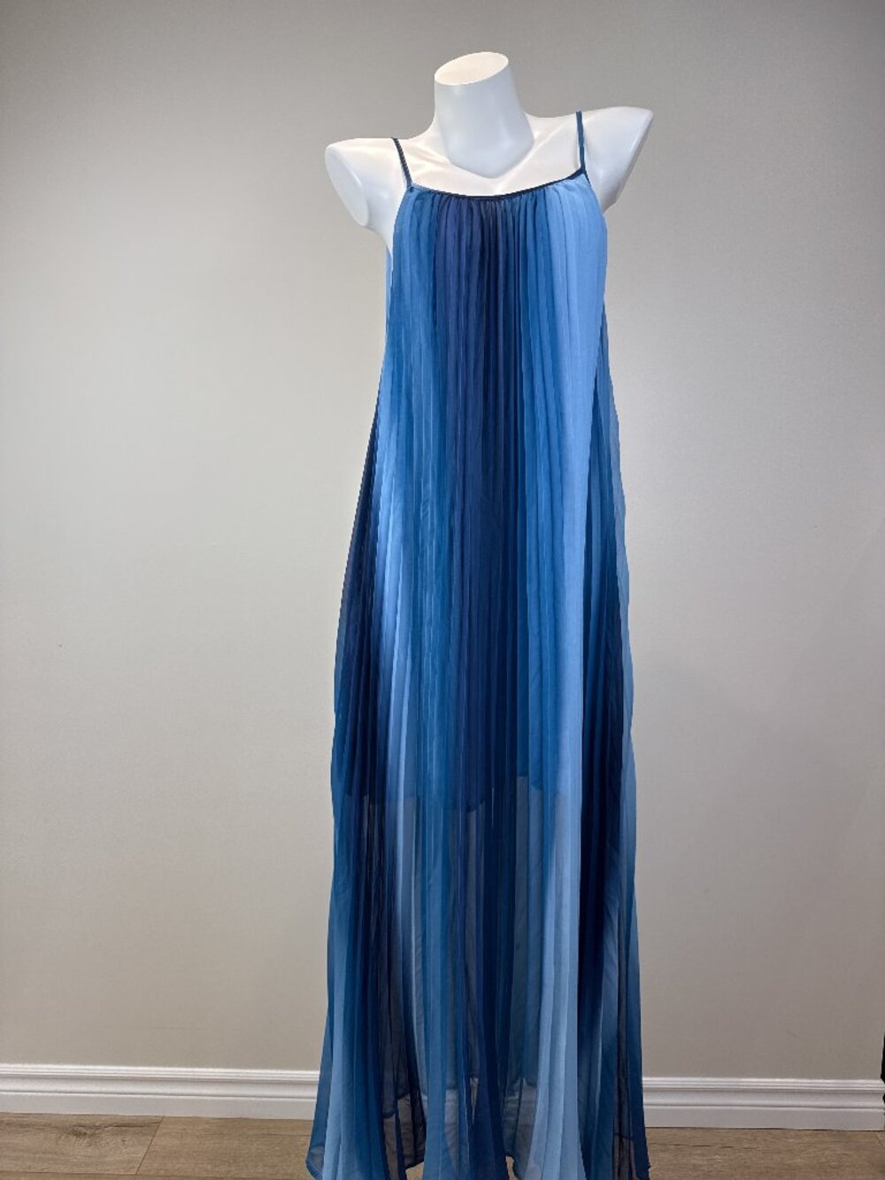 Socialite Women M Blue Ombre Pleated Maxi Dress Spaghetti Strap Pleat Cami